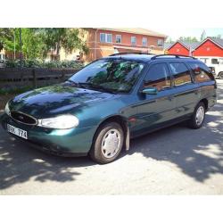 Ford Mondeo Ford Mondeo Nybesiktad Servad AC -99