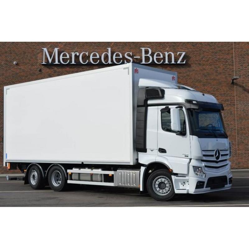 Mercedes-Benz Actros 2551L PLS Transportskåp